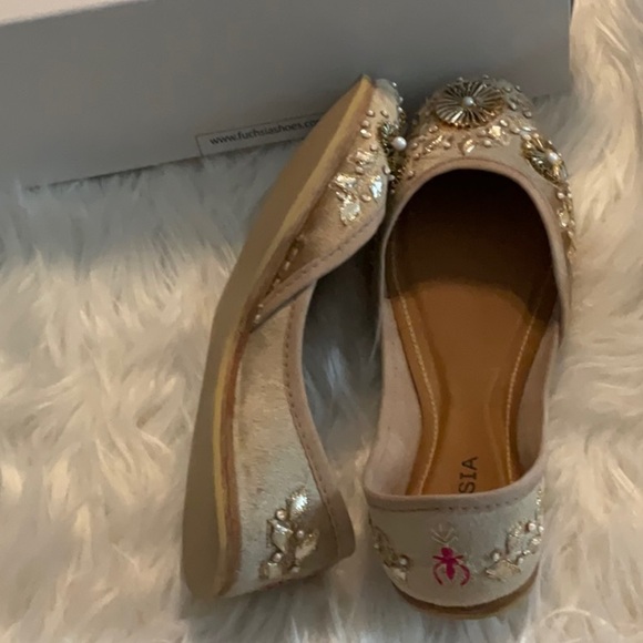 Fuchsia Embellished Cream Flats - Picture 9 of 11